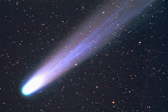 two-comets-flybys-march-2016