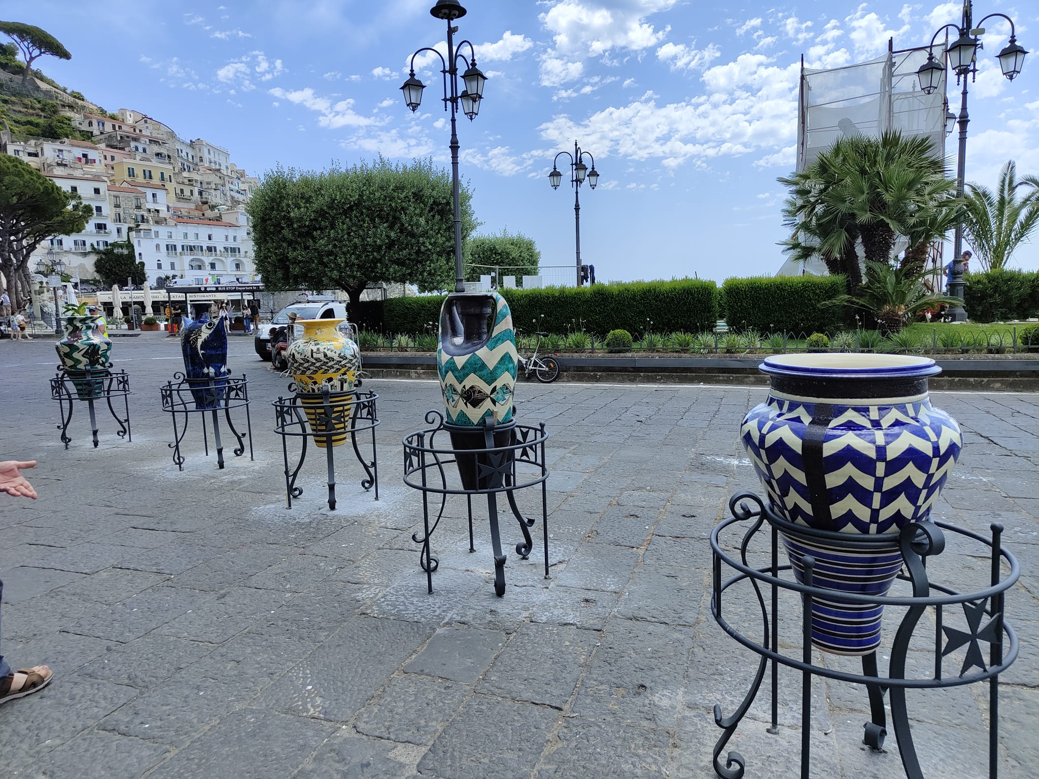 Ad Amalfi l'arte “en plein air” con i Vasi d'Autore di Lucio Liguori -  Napoli Village - Quotidiano di Informazioni Online