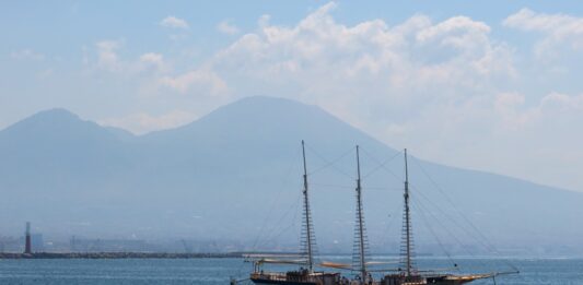 Piccole attività a Napoli: come preparare le finanze ai periodi di maggiore lavoro